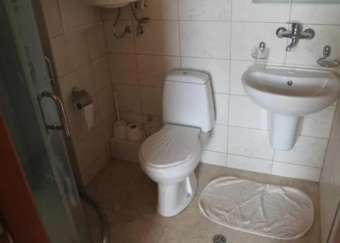 Spacious, 1 Bed Apt, Dawn Park *