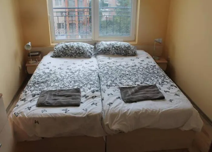 Spacious, 1 Bed Apt, Dawn Park *