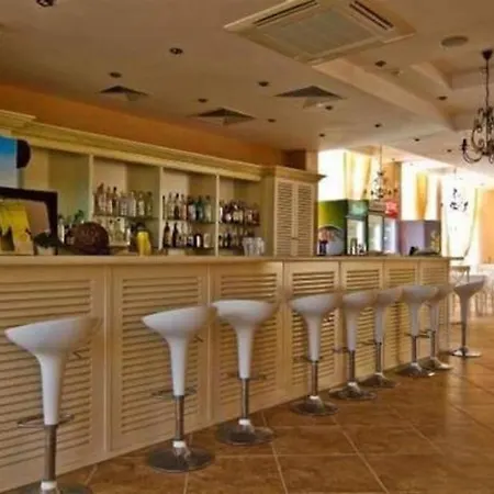 Spacious, 1 Bed Apt, Dawn Park Apartment *