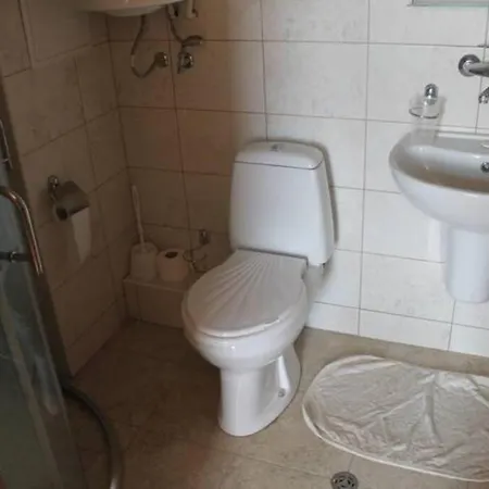 Spacious, 1 Bed Apt, Dawn Park *